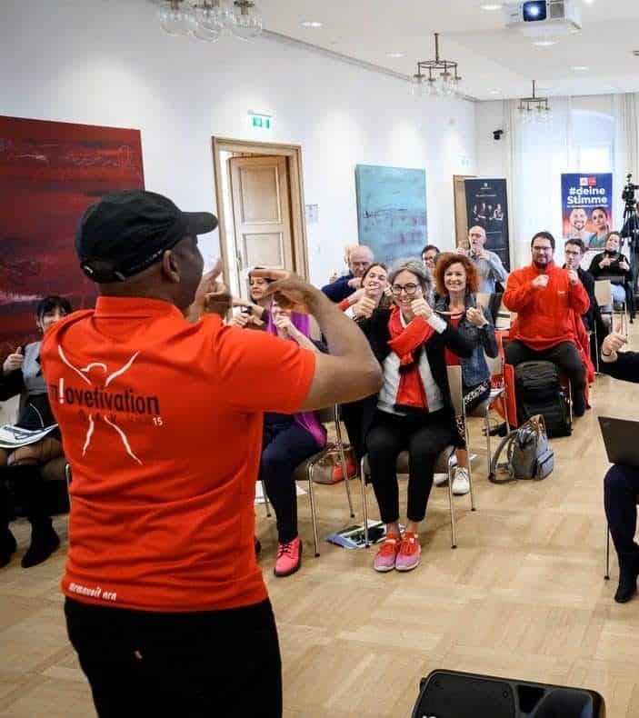Mr. Move it! begeistert das Publikum bei einem Vortrag